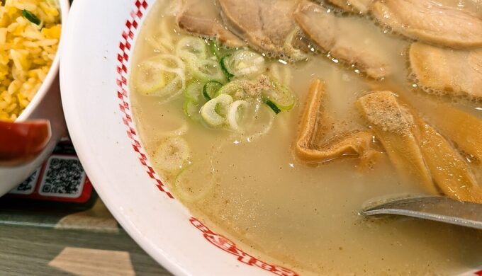 肉マシマシラーメンとチャーハン・サラダセット