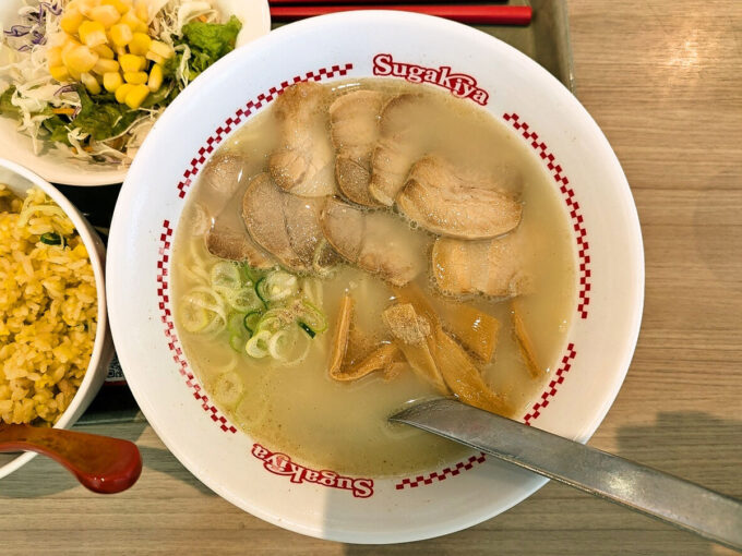 肉マシマシラーメンとチャーハン・サラダセット