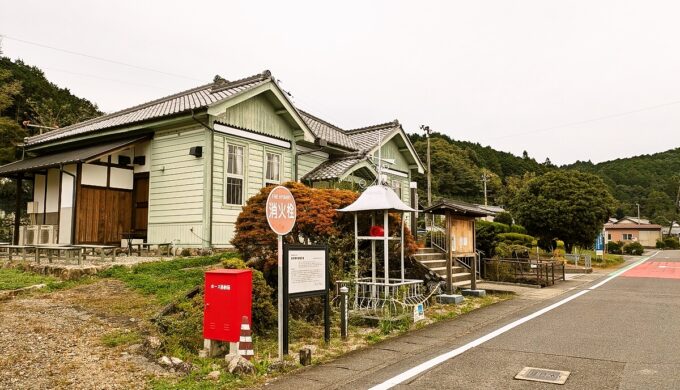 駐車場と外観