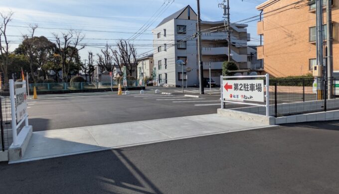 松屋駐車場と外観