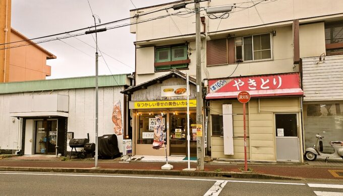 駐車場と外観