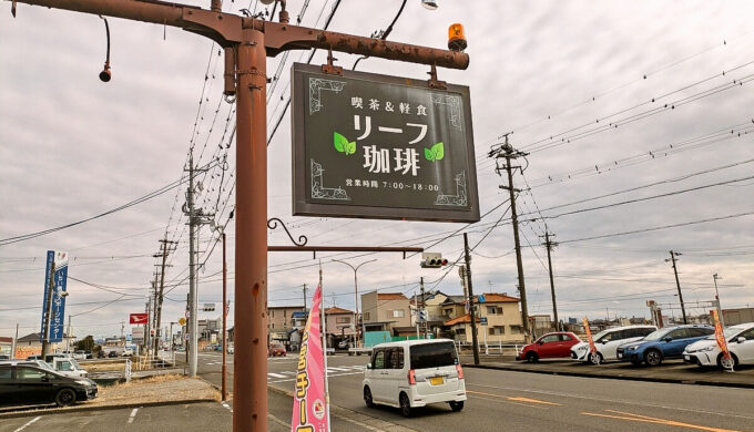 駐車場と外観