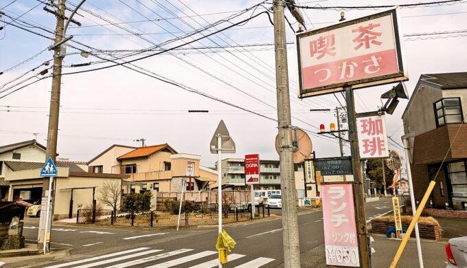 駐車場と外観