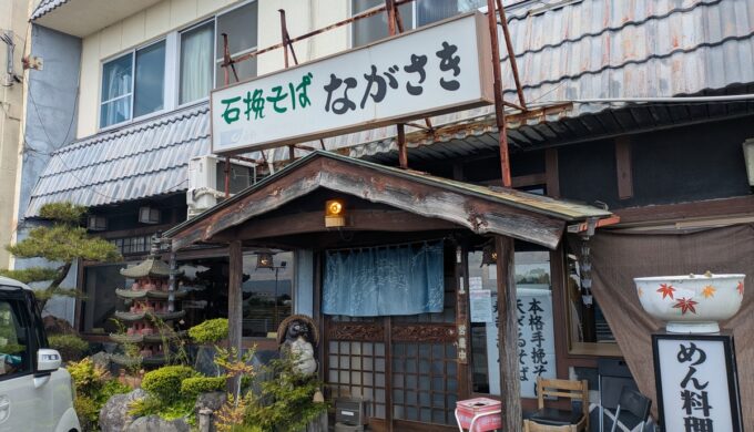 駐車場と外観