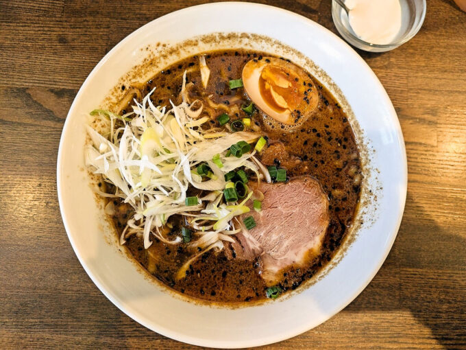 黒ゴマ担々麺