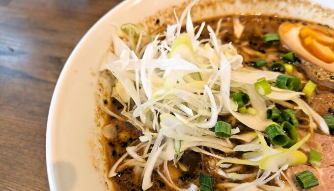 黒ゴマ担々麺