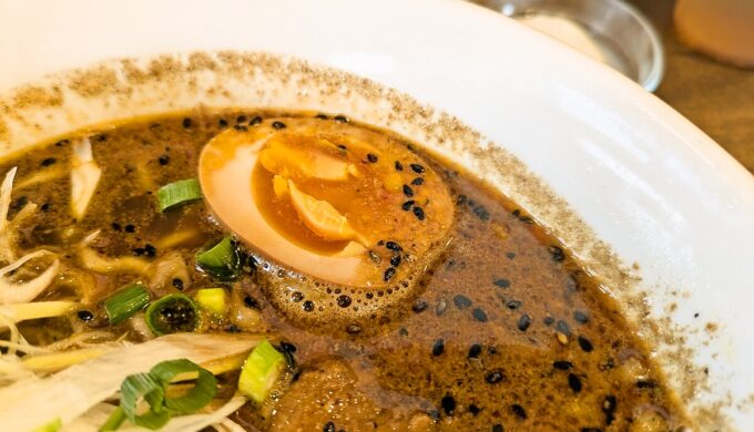 黒ゴマ担々麺