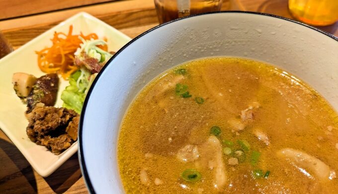 季節のご飯と豚汁プレート