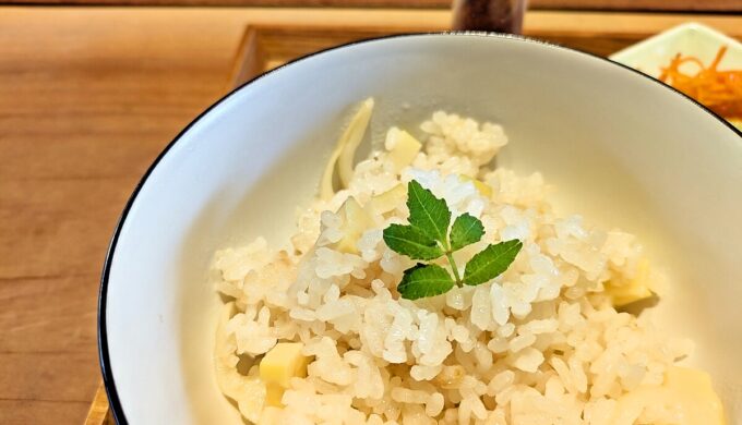 季節のご飯と豚汁プレート