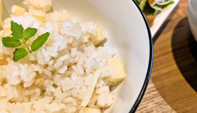 季節のご飯と豚汁プレート