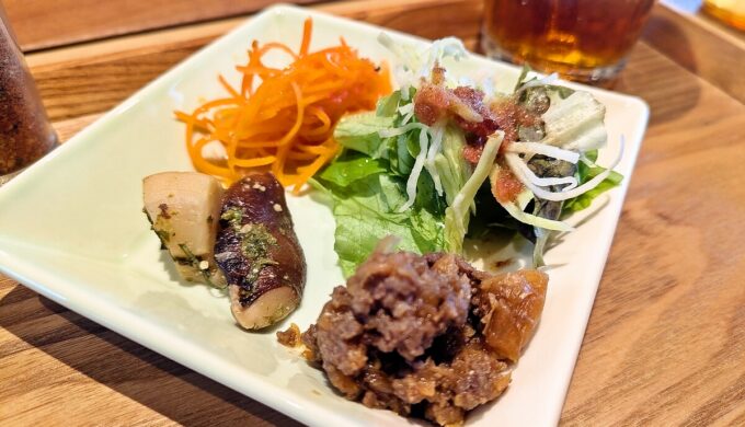 季節のご飯と豚汁プレート