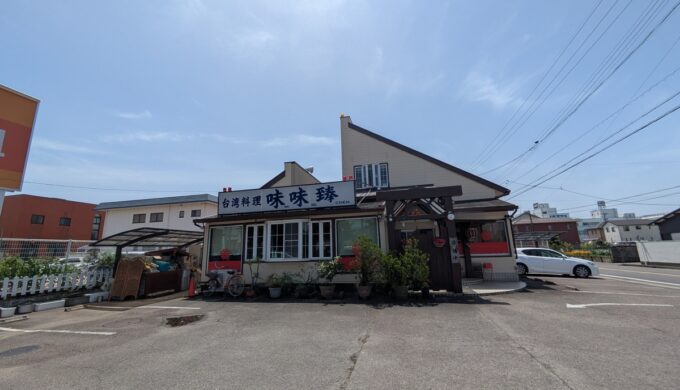 駐車場と外観
