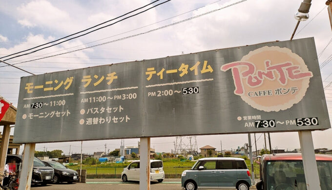 駐車場と外観