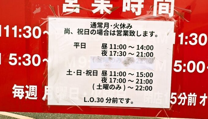 駐車場と外観