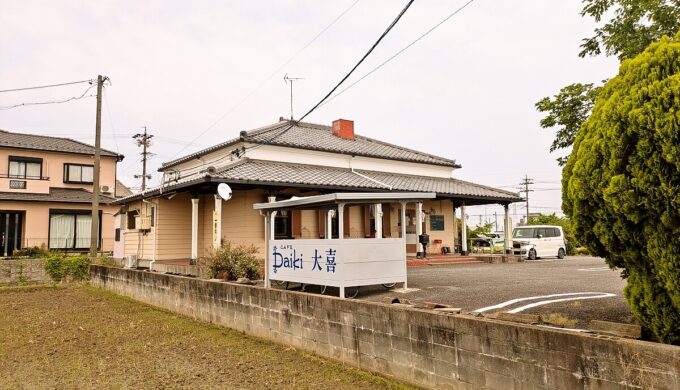 駐車場と外観