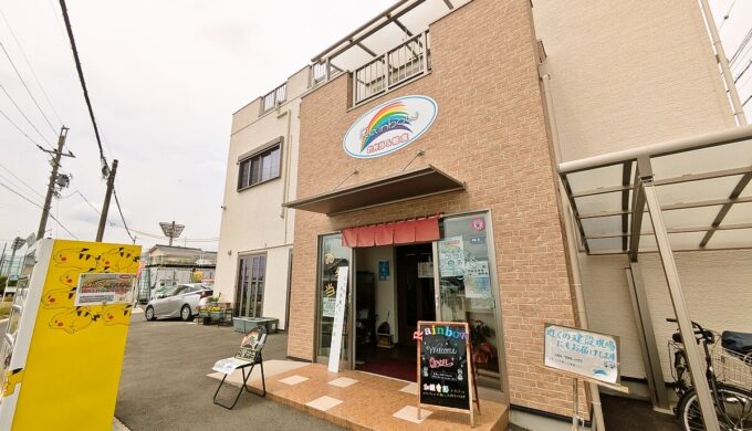 駐車場と外観