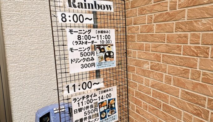 駐車場と外観