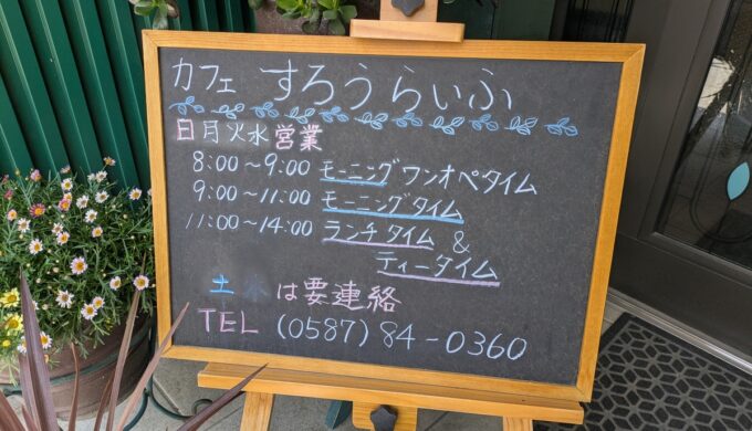駐車場と外観