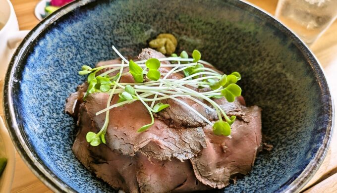 炭火焼きローストビーフ丼