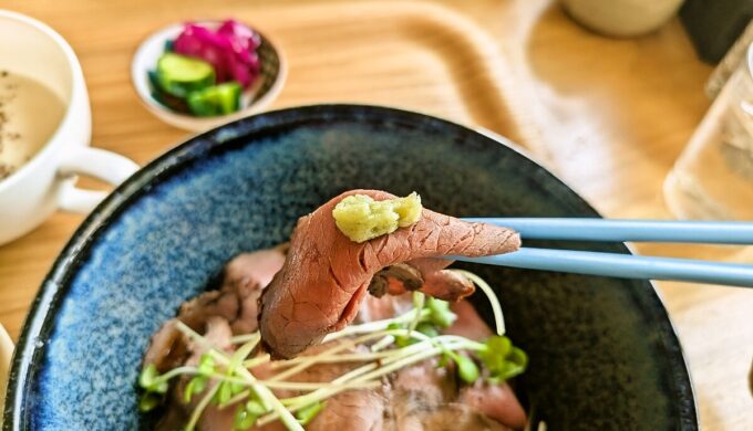 炭火焼きローストビーフ丼