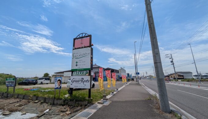 駐車場と外観