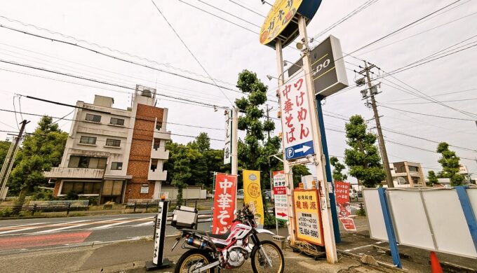駐車場と外観