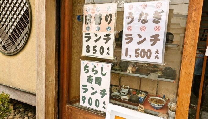 駐車場と外観