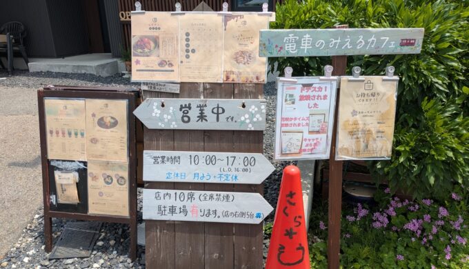 駐車場と外観