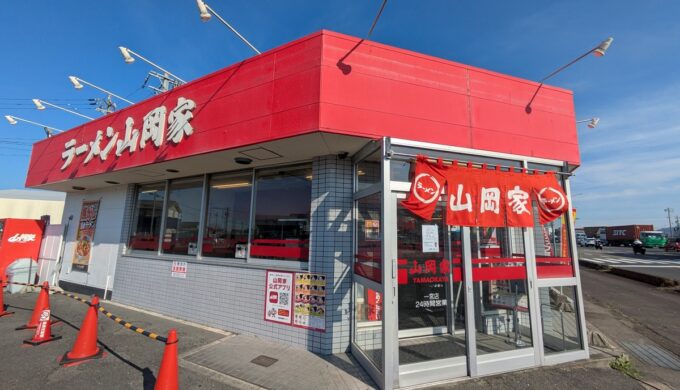 駐車場と外観