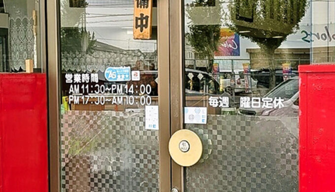 駐車場と外観