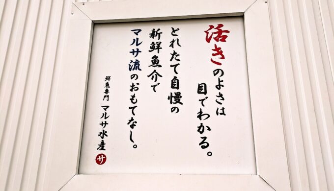 駐車場と外観