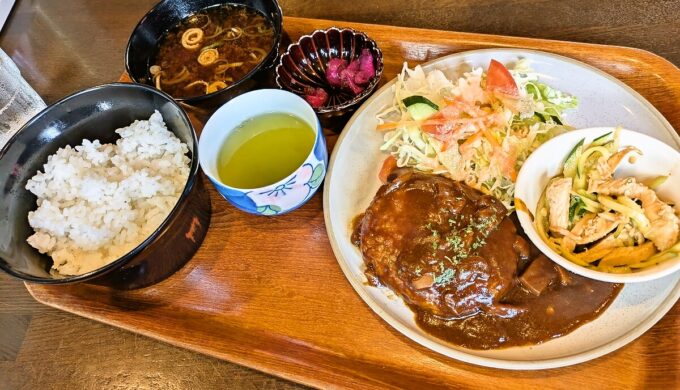 ハンバーグ定食