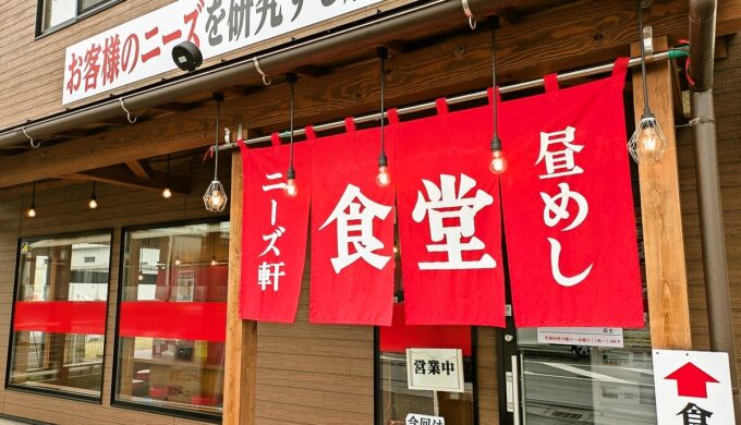 駐車場と外観