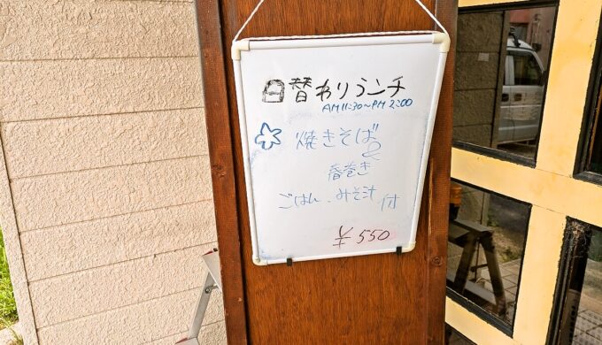 駐車場と外観