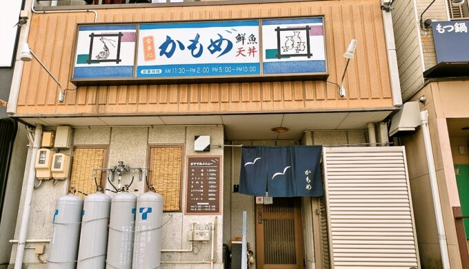 駐車場と外観