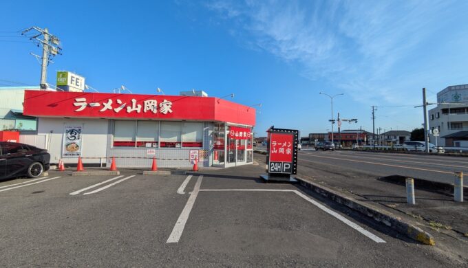 駐車場と外観
