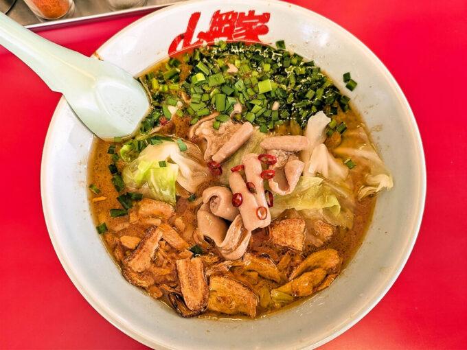 スタミナもつ醤油ラーメン