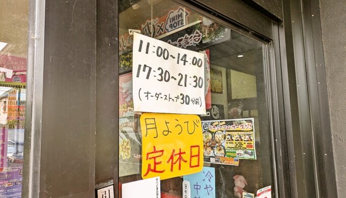 駐車場と外観