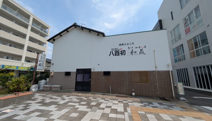 駐車場と外観
