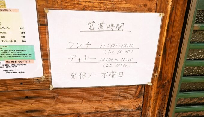 駐車場と外観