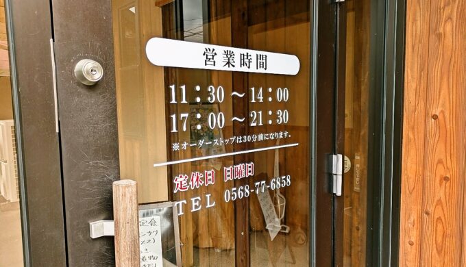 駐車場と外観