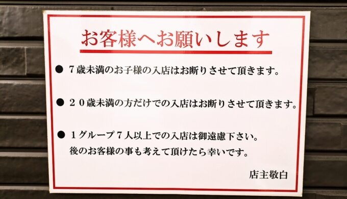 駐車場と外観