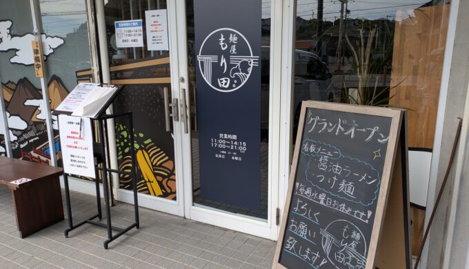 駐車場と外観