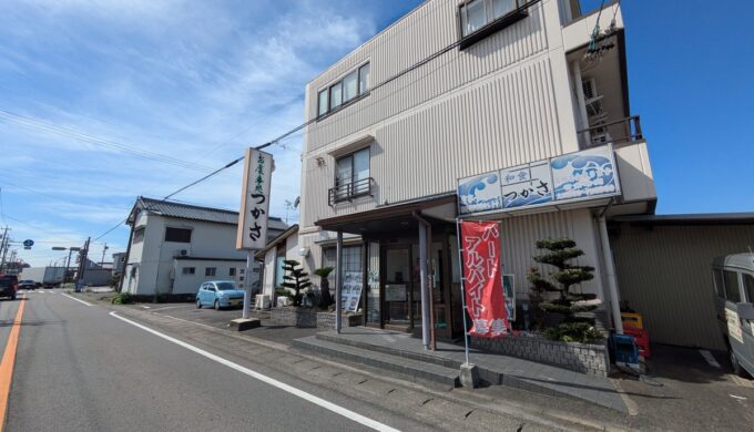 駐車場と外観