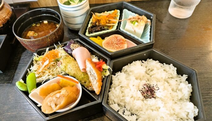三段ランチ