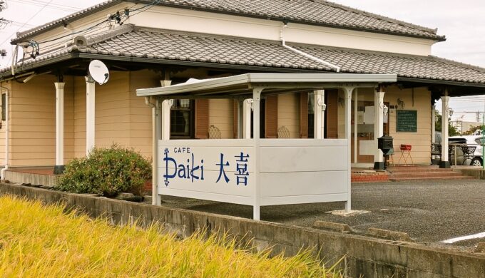 駐車場と外観