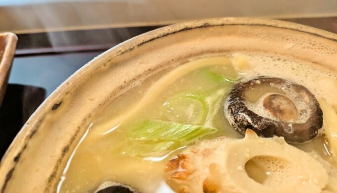 白味噌仕立て味噌煮込うどん