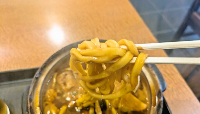 親子入り味噌煮込うどん