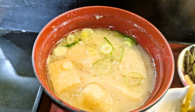 シンプルながら、赤ウィンナーのノスタルジックな味わいが心を掴む