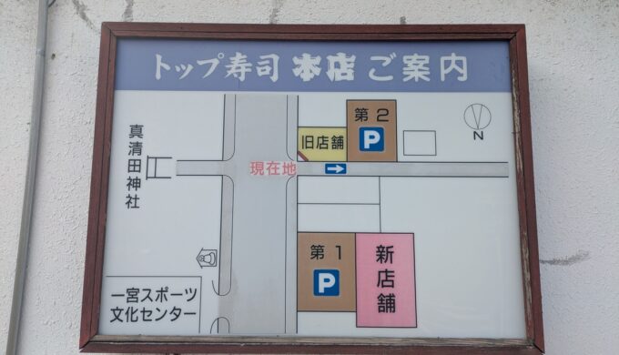駐車場と外観